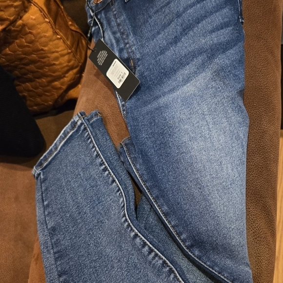 NEW!! Lots of Stretch Booty Lifting Skinny Jeans - Dark Wash/Size 9-NWT - Picture 9 of 11